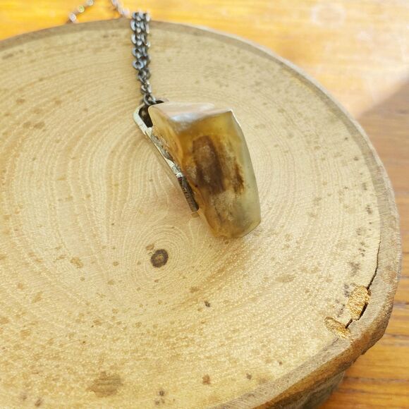 Translucent Gray Black Ombre Purse-shaped Tumbled Rock 24 in Black Plated Chain - Picture 3 of 6